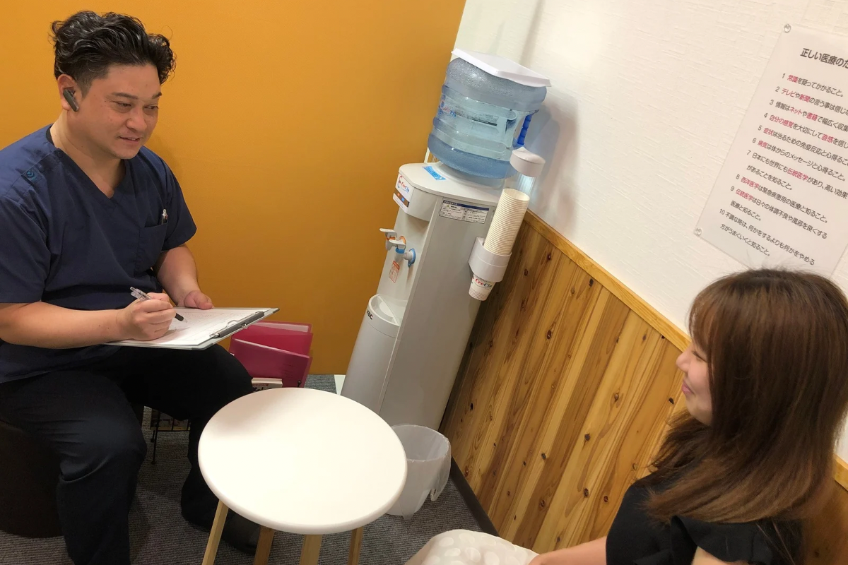 問診でお話を伺っている様子
