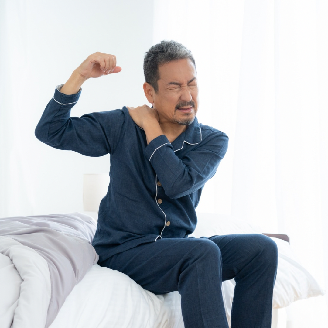 五十肩でお悩みの60代男性